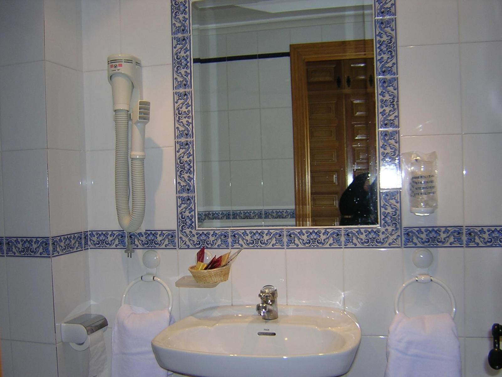 Hostal Restaurante La Muralla Canete  Εξωτερικό φωτογραφία