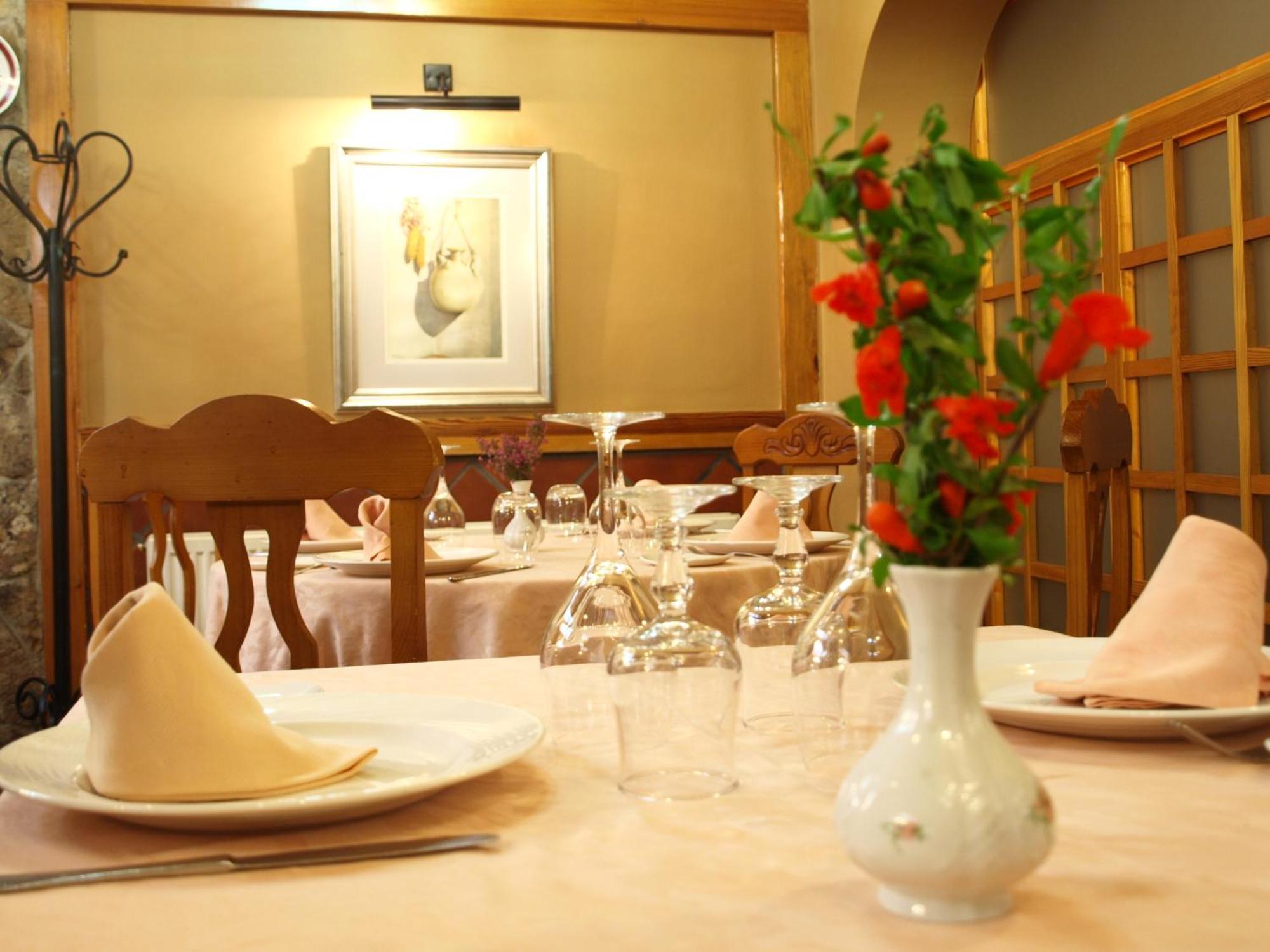 Hostal Restaurante La Muralla Canete  Εξωτερικό φωτογραφία