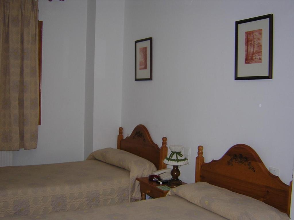 Hostal Restaurante La Muralla Canete  Εξωτερικό φωτογραφία